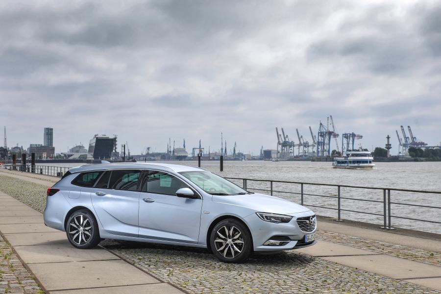  Opel Insignia Sports Tourer Turbo D 2017 года  (фото 14 из 40)
